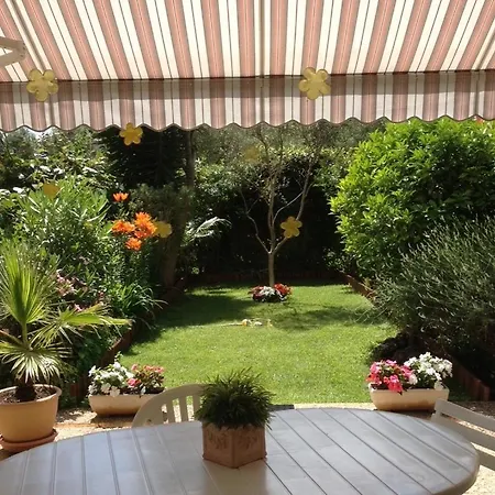 Studio En Rez De Jardin Dans Residence Avec Piscine アパート