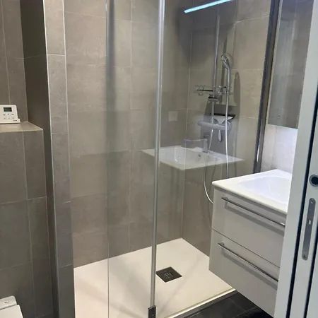 Appartement Studio en rez de jardin dans résidence avec piscine Juan-les-Pins