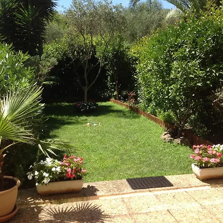Studio en rez de jardin dans résidence avec piscine Appartement Juan-les-Pins